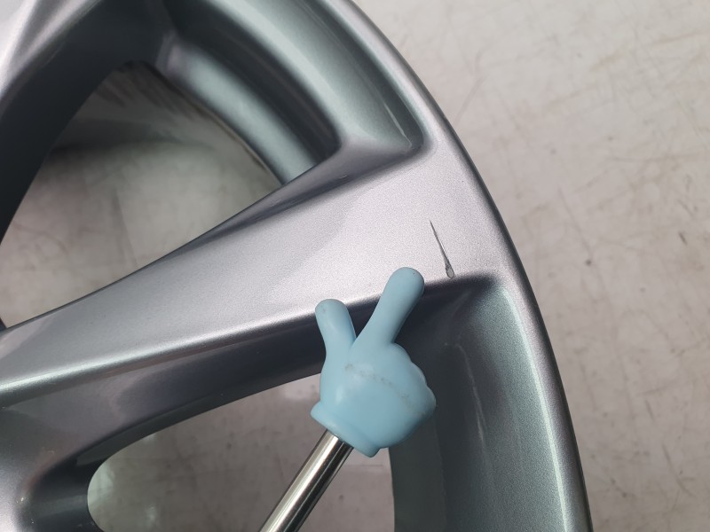 Recambio de llanta para mazda 3 sedán 2.5 e-skyactiv-g referencia OEM IAM 9965J26560  