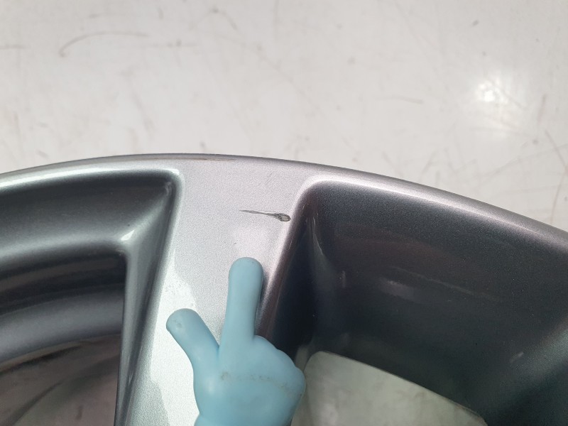 Recambio de llanta para mazda 3 sedán 2.5 e-skyactiv-g referencia OEM IAM 9965J26560  