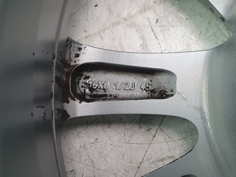 Recambio de llanta para mazda 3 sedán 2.5 e-skyactiv-g referencia OEM IAM 9965J26560  