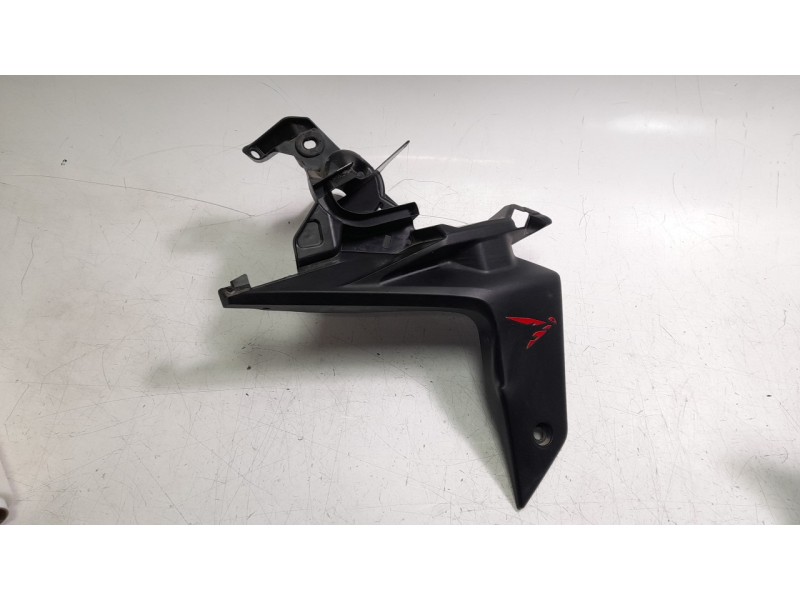 Recambio de moldura para honda cb 750 hornet referencia OEM IAM 64336MLBD00  