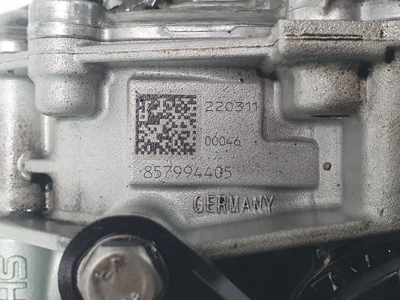 Recambio de bomba aceite para bmw serie x3 (g01) xdrive 20d referencia OEM IAM 8513665  