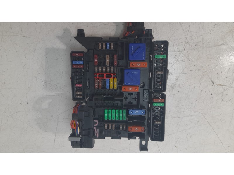 Recambio de caja reles / fusibles para bmw 1 (f40) 118 d referencia OEM IAM 61149360501  