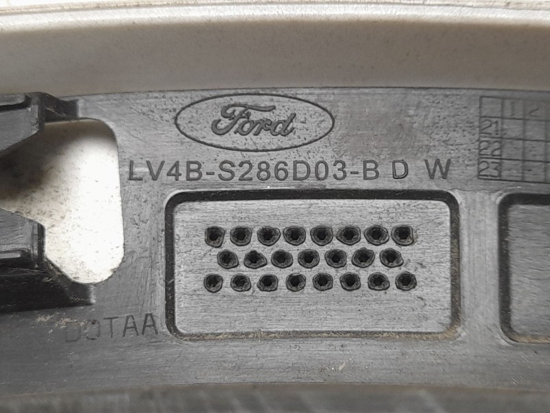 Recambio de aletin trasero izquierdo para ford kuga hybrid st-line x referencia OEM IAM LV4BS286D03B  