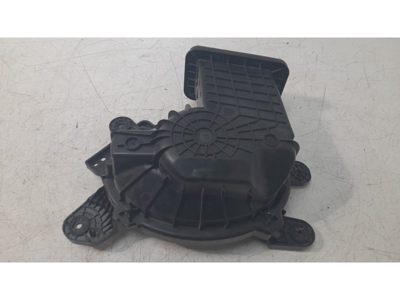 Recambio de subwoofer para ford kuga hybrid st-line x referencia OEM IAM LJ6T19A067BA  