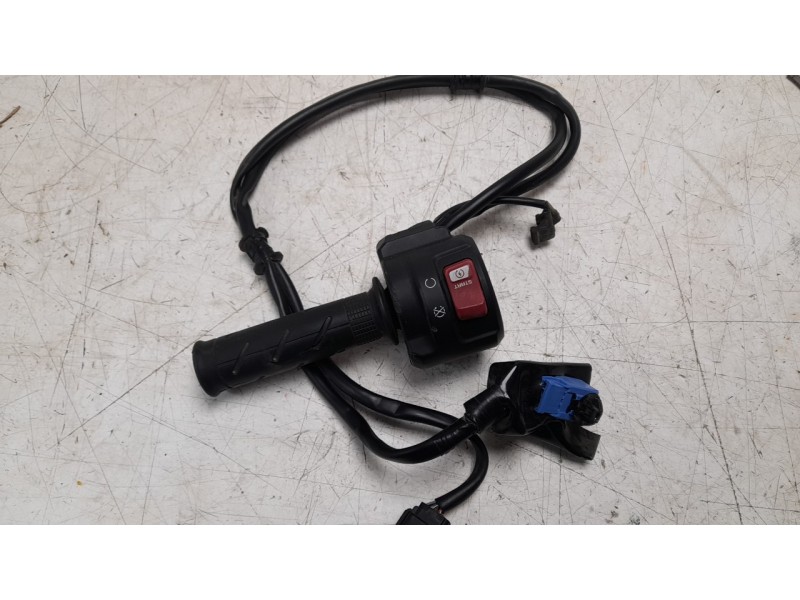 Recambio de piña luces derecha para honda cb 750 hornet referencia OEM IAM 35135MLBD01  