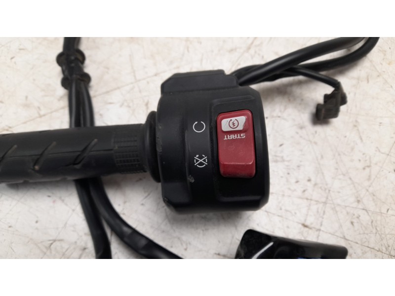 Recambio de piña luces derecha para honda cb 750 hornet referencia OEM IAM 35135MLBD01  