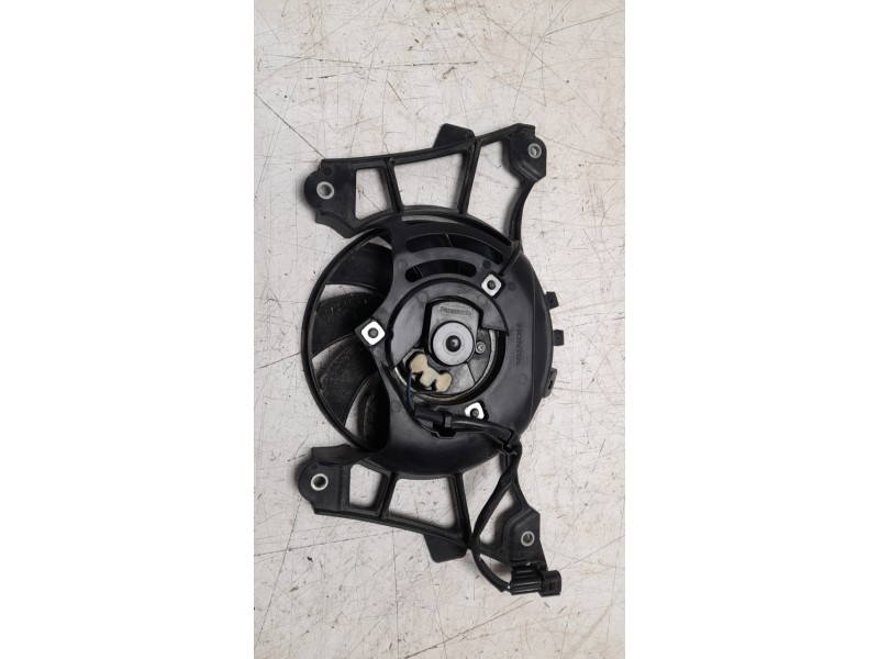 Recambio de electroventilador para honda cb 750 hornet referencia OEM IAM 19020MFGD01  
