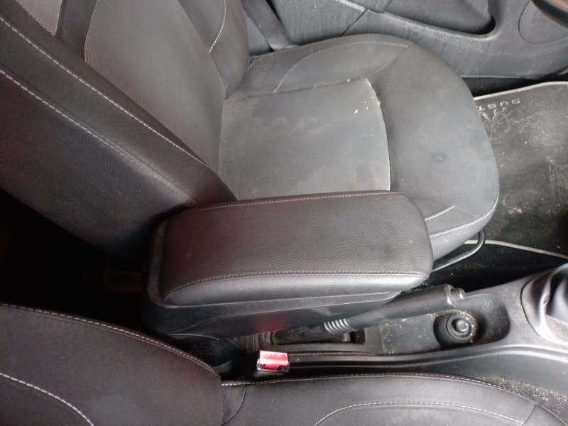 Recambio de apoyabrazos central para dacia duster (hs_) 1.2 tce 125 referencia OEM IAM   