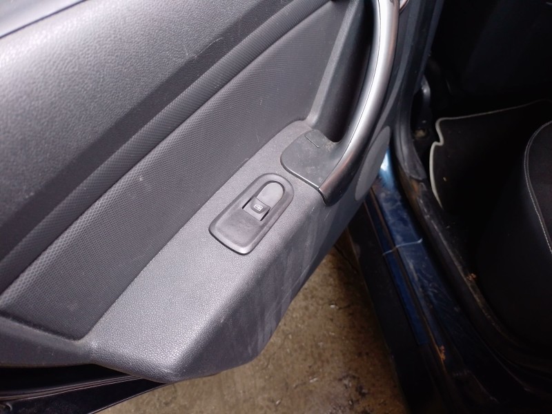 Recambio de mando elevalunas trasero izquierdo para dacia duster (hs_) 1.2 tce 125 referencia OEM IAM   