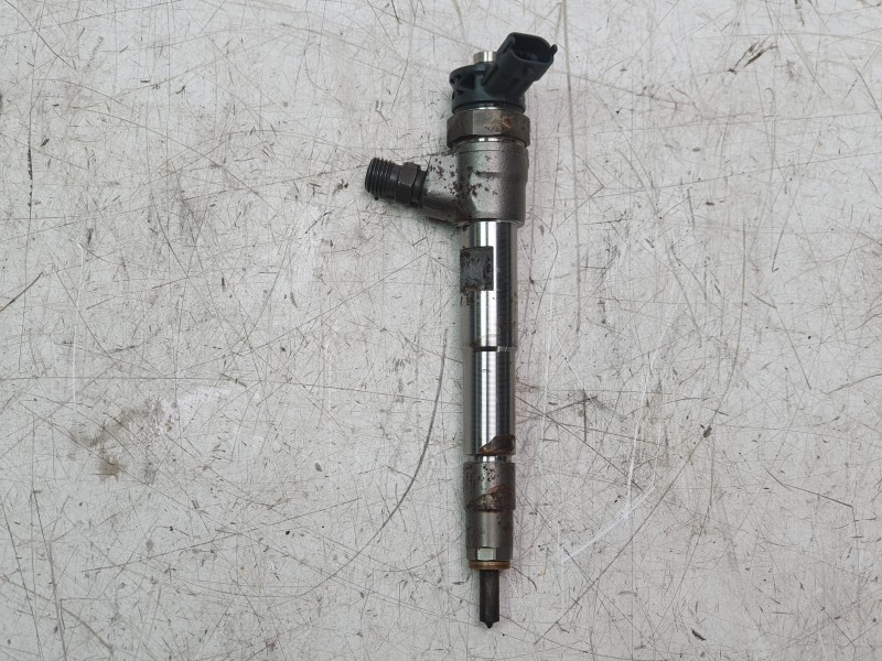 Recambio de inyector para renault megane iv hatchback (b9a/m/n_) 1.5 blue dci 115 (b9a6) referencia OEM IAM 0445110800 AIR1EWE 