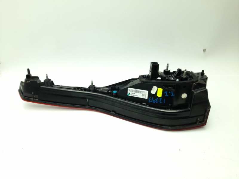 Recambio de piloto trasero izquierdo interior para renault megane iv hatchback (b9a/m/n_) 1.5 blue dci 115 (b9a6) referencia OEM