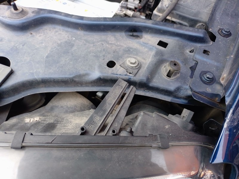 Recambio de faro izquierdo para dacia duster (hs_) 1.2 tce 125 referencia OEM IAM   