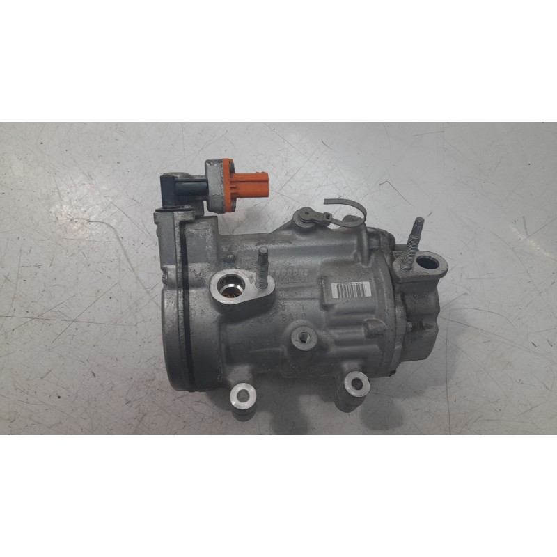 Recambio de compresor aire acondicionado para ford kuga hybrid st-line x referencia OEM IAM LX6A19D623AC 2459450 