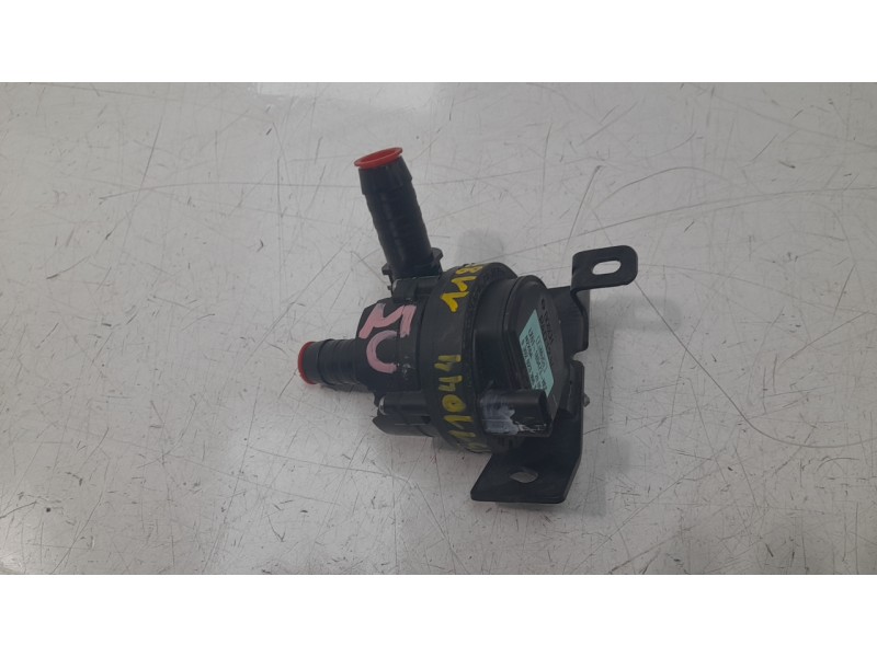 Recambio de bomba agua para ford kuga hybrid st-line x referencia OEM IAM LX6118D473HCC  
