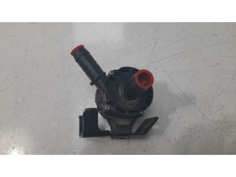 Recambio de bomba agua para ford kuga hybrid st-line x referencia OEM IAM LX6118D473HCC  