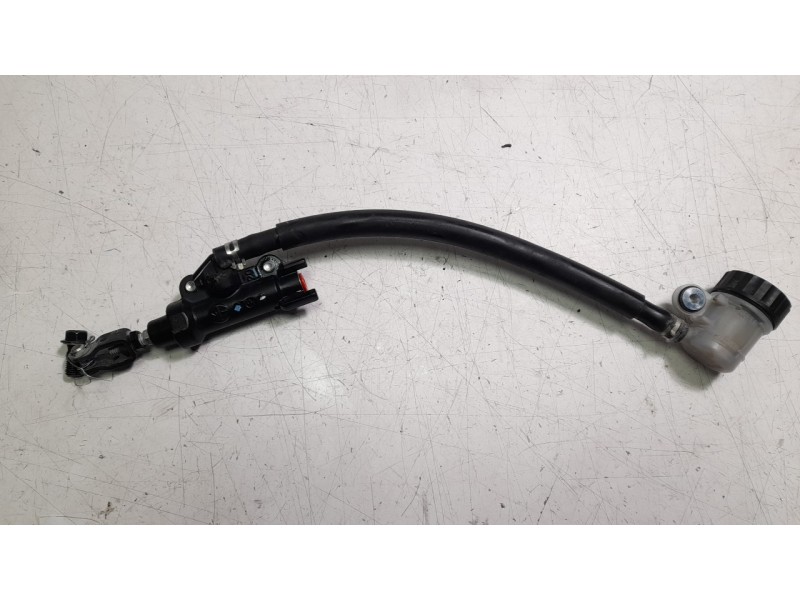 Recambio de bomba freno trasera para yamaha yzf-r yzf- r7 referencia OEM IAM 56P2583V0100  