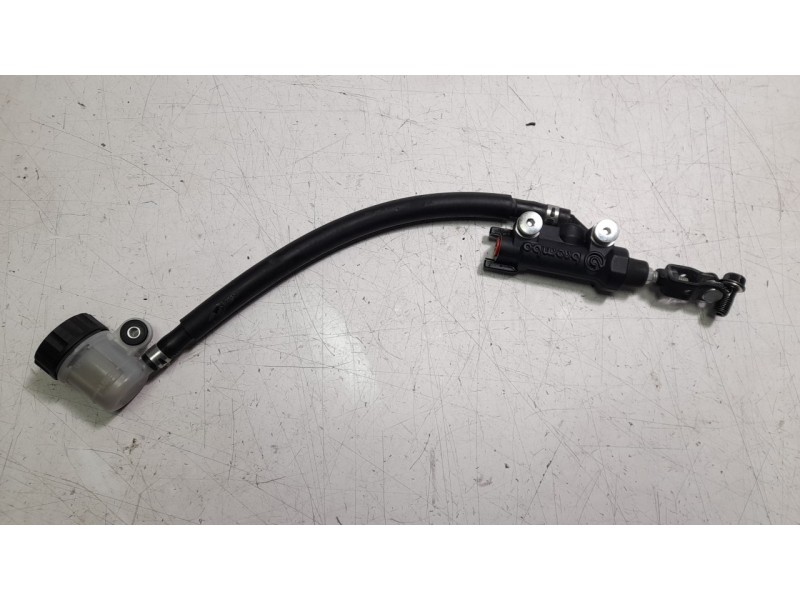 Recambio de bomba freno trasera para yamaha yzf-r yzf- r7 referencia OEM IAM 56P2583V0100  