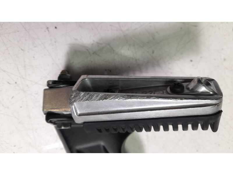 Recambio de estribo lateral para yamaha mt mt-07 tracer (rm14) referencia OEM IAM BC6F742L0100  