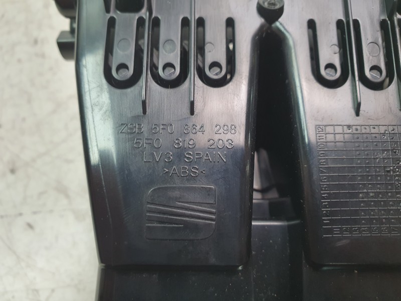 Recambio de rejilla aireadora para seat leon (5f1) 1.5 tsi referencia OEM IAM 5F0864298 5F0819203 
