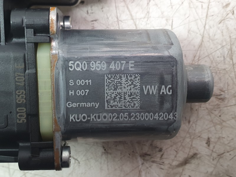 Recambio de elevalunas trasero izquierdo para volkswagen touran (5t1) 2.0 tdi referencia OEM IAM 5TA839461B  