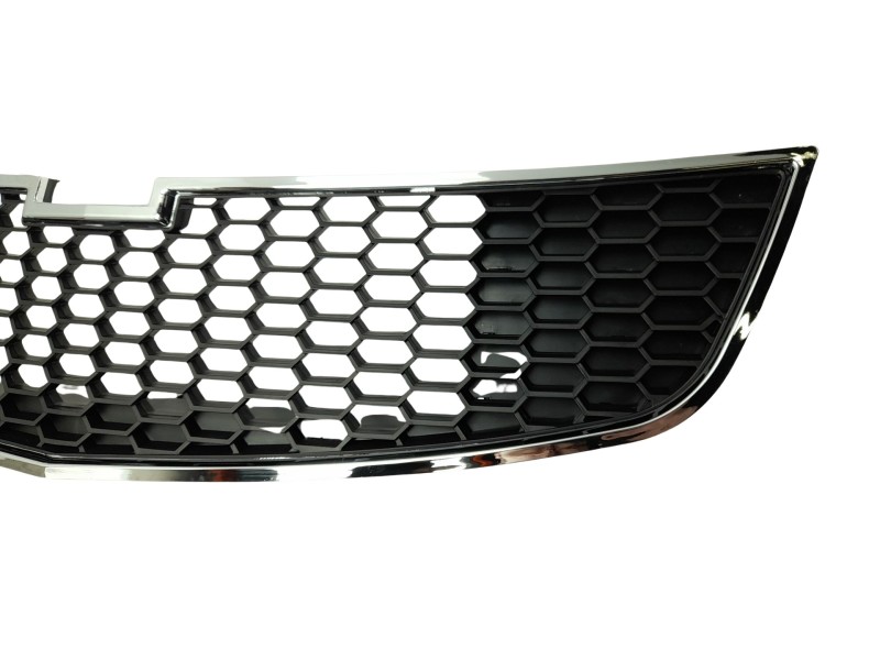 Recambio de rejilla paragolpes central para chevrolet cruze hatchback referencia OEM IAM 96981092 108351504 108351504 , DW040201