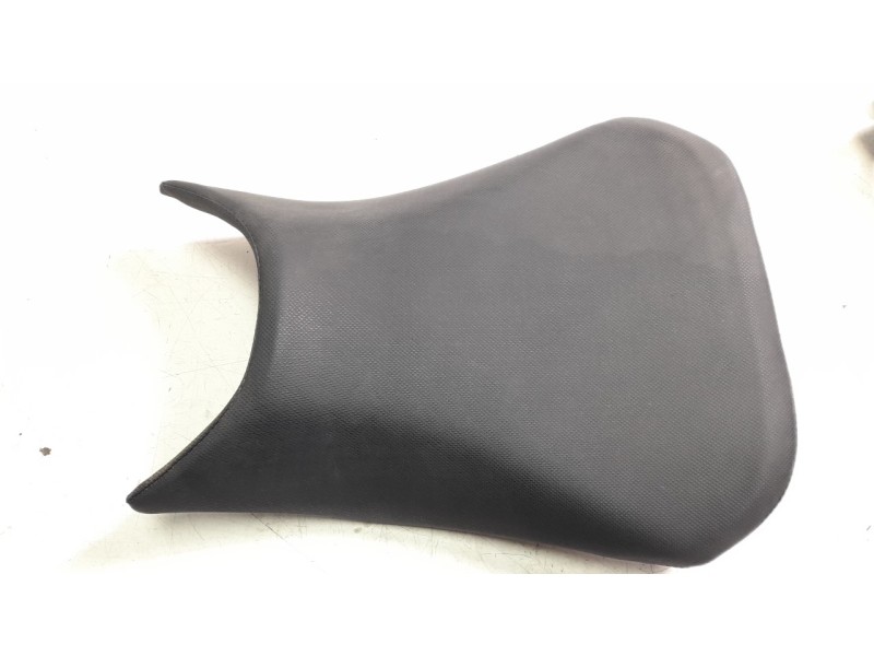 Recambio de asiento para honda cb 750 hornet referencia OEM IAM 77100MLEC00ZA  