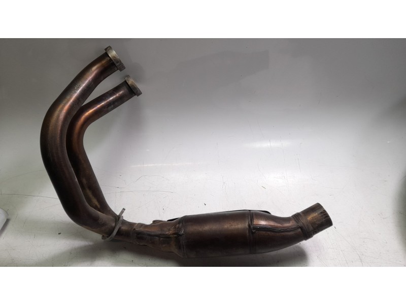 Recambio de colector escape para bmw f 900 r referencia OEM IAM 18518394361  