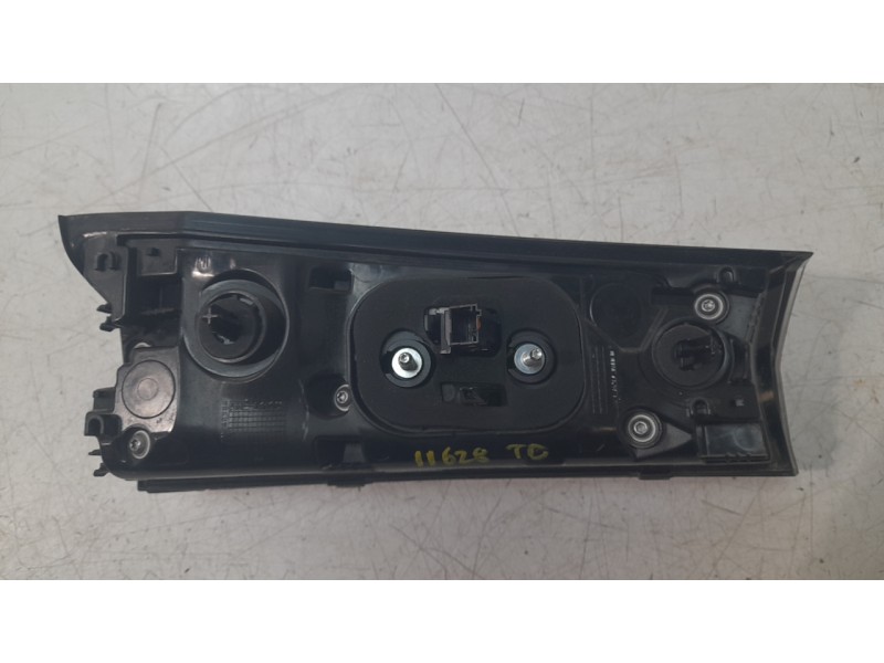 Recambio de piloto trasero derecho interior para peugeot 2008 (p1) allure referencia OEM IAM 9850438380  