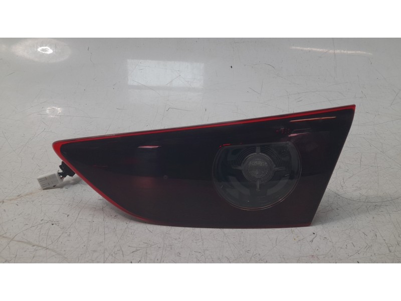 Recambio de piloto trasero derecho interior para mazda 3 sedán 2.5 e-skyactiv-g referencia OEM IAM BGKM513F0  