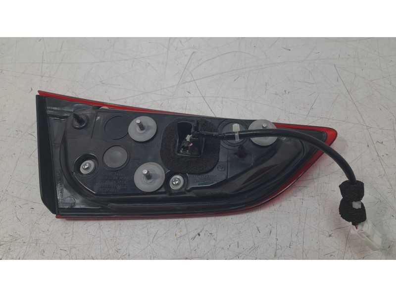 Recambio de piloto trasero derecho interior para mazda 3 sedán 2.5 e-skyactiv-g referencia OEM IAM BGKM513F0  