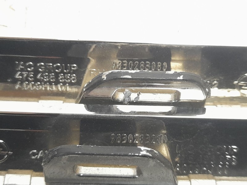 Recambio de moldura para opel corsa f (p2jo) 1.2 (68) referencia OEM IAM 9830283280 9830283080 