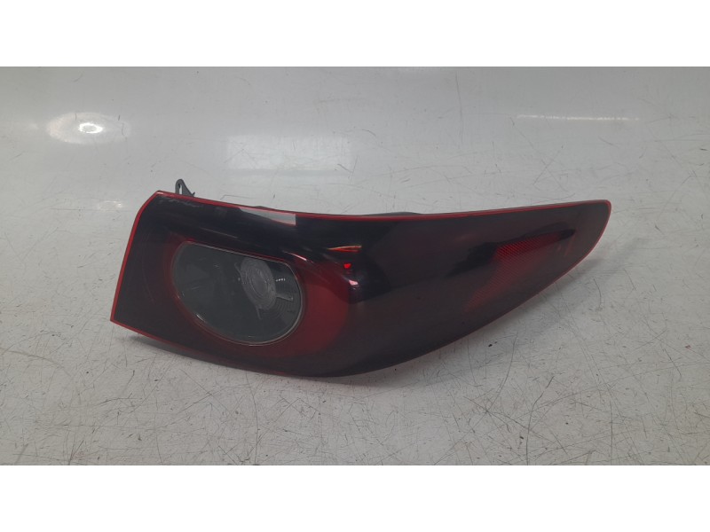 Recambio de piloto trasero derecho para mazda 3 sedán 2.5 e-skyactiv-g referencia OEM IAM BGKM51150  