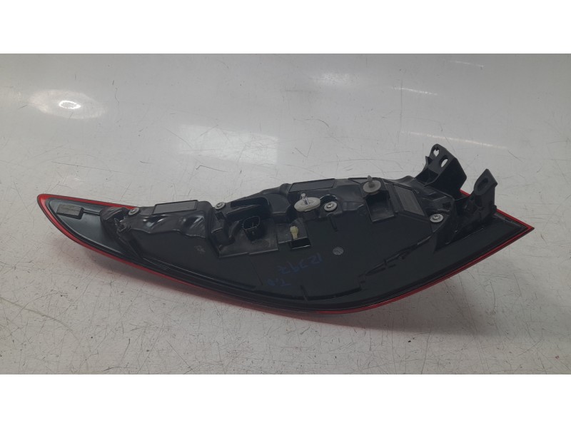 Recambio de piloto trasero derecho para mazda 3 sedán 2.5 e-skyactiv-g referencia OEM IAM BGKM51150  