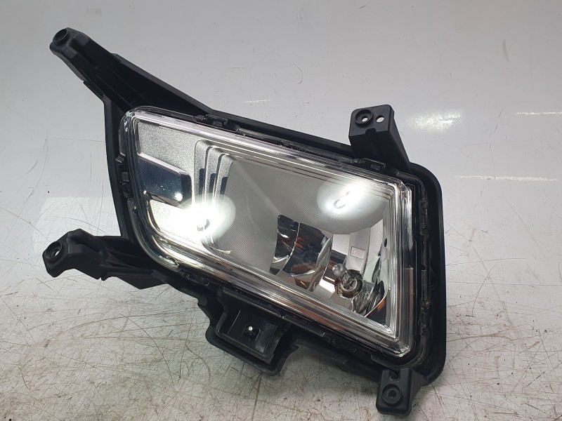 Recambio de faro antiniebla izquierdo para ssangyong xlv suv e-xgi 160 referencia OEM IAM 8320135500  