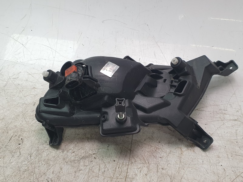 Recambio de faro antiniebla izquierdo para ssangyong xlv suv e-xgi 160 referencia OEM IAM 8320135500  