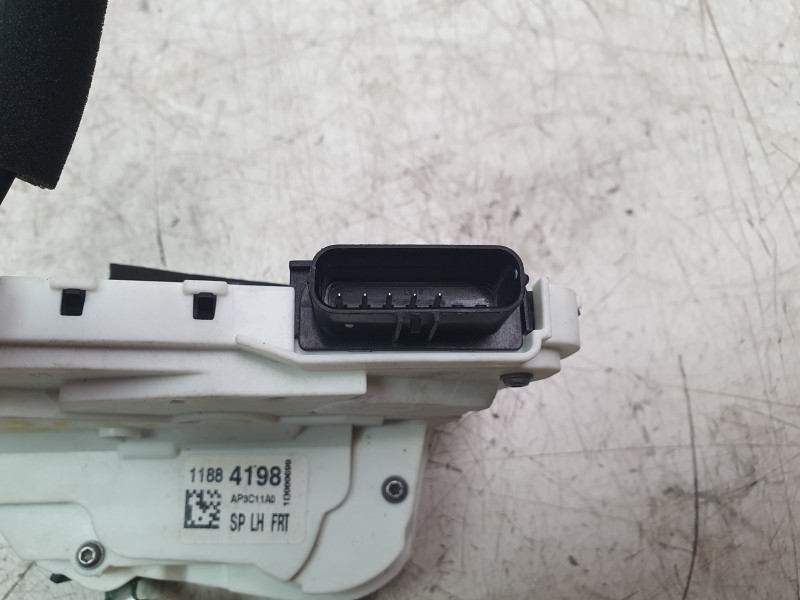 Recambio de cerradura puerta delantera izquierda para mg zs 1.5 hybrid+ referencia OEM IAM 11095994  