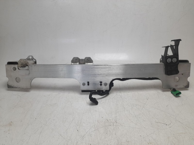Recambio de refuerzo paragolpes delantero para peugeot 2008 (p1) allure referencia OEM IAM 9826115680  