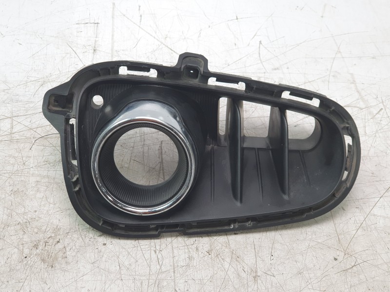 Recambio de rejilla paragolpes izquierda para kia rio iv (yb, sc, fb) 1.25 referencia OEM IAM 86523H8010  