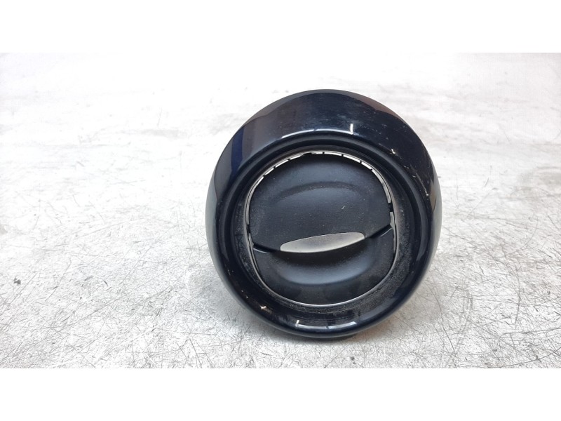 Recambio de aireador derecho para renault captur limited referencia OEM IAM 687608143R  