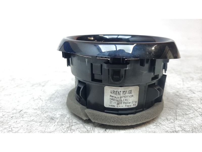 Recambio de aireador derecho para renault captur limited referencia OEM IAM 687608143R  