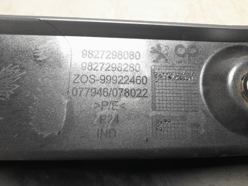 Recambio de puntera paragolpes trasera derecha para peugeot 2008 (p1) allure referencia OEM IAM 9827298080  