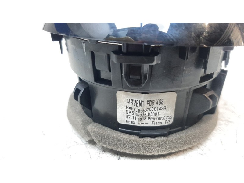 Recambio de aireador derecho para renault captur limited referencia OEM IAM 687608143R  