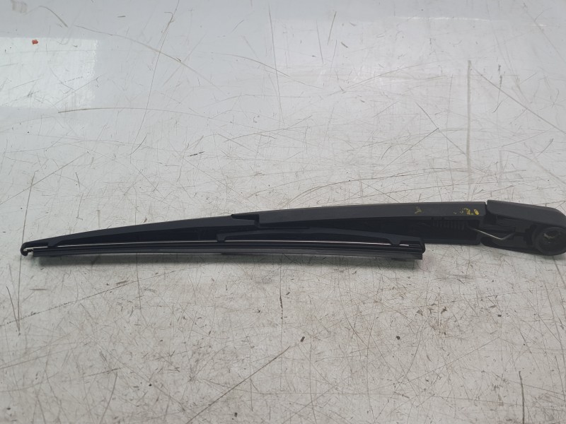 Recambio de brazo limpia trasero para kia rio iv (yb, sc, fb) 1.25 referencia OEM IAM 988152P000  