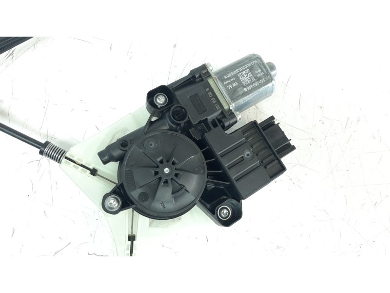 Recambio de elevalunas delantero derecho para volkswagen polo 1.0 tsi referencia OEM IAM 2G4837462B  