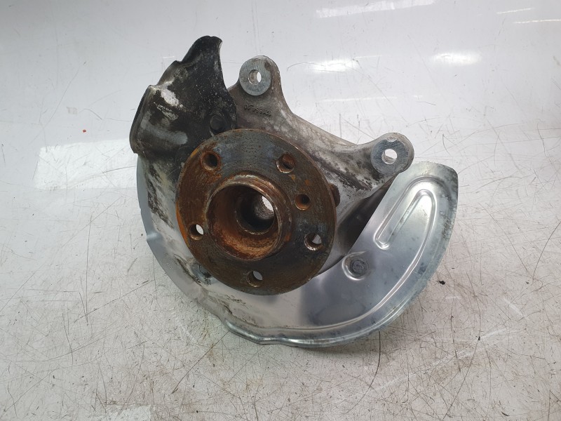 Recambio de mangueta delantera derecha para bmw 1 (f40) 118 d referencia OEM IAM 6876646  