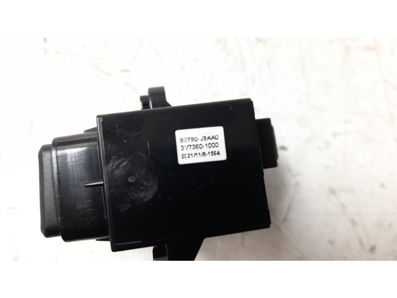 Recambio de warning para hyundai kona 1.0 tgdi cat referencia OEM IAM 93790J9AA0  