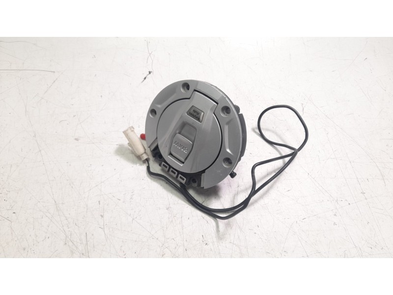 Recambio de tapa exterior combustible para bmw f 900 r referencia OEM IAM 16118394059  
