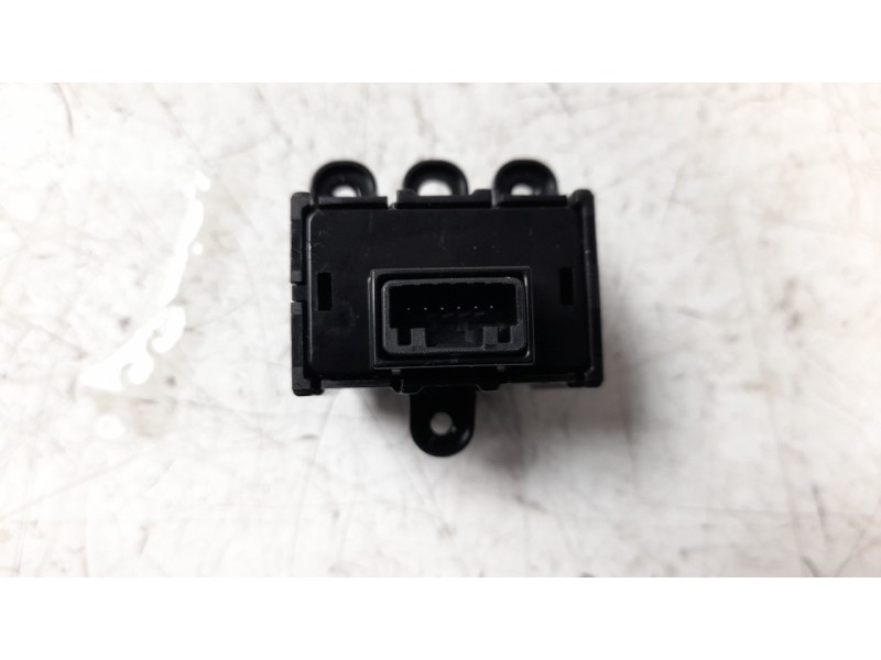 Recambio de warning para hyundai kona 1.0 tgdi cat referencia OEM IAM 93790J9AA0  