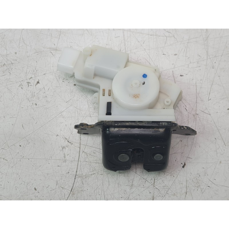 Recambio de cerradura maletero / porton para toyota yaris cross hybrid 2wd active tech referencia OEM IAM 693500D250  
