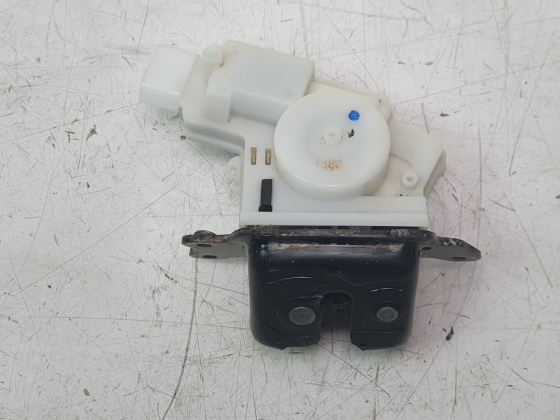 Recambio de cerradura maletero / porton para toyota yaris cross hybrid 2wd active tech referencia OEM IAM 693500D250  